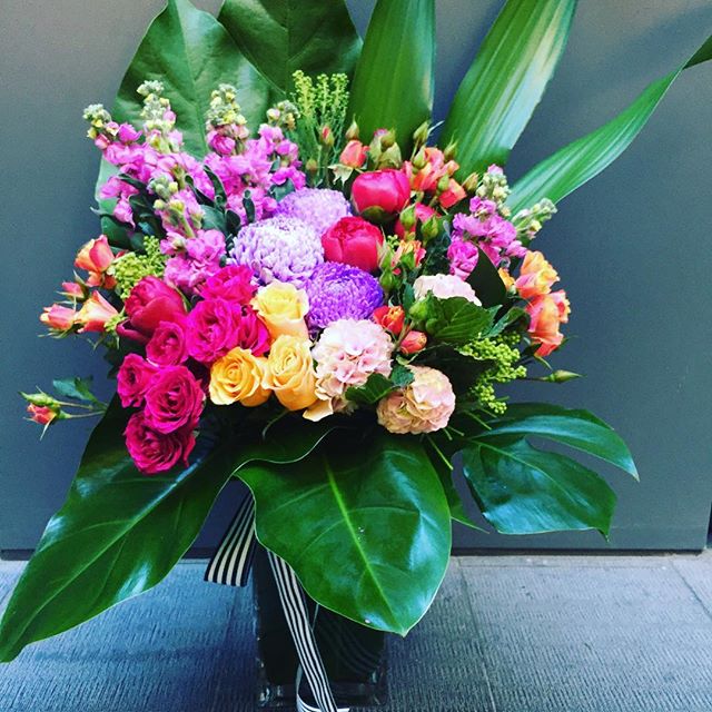 make your corporate event great using fresh flower arrangements