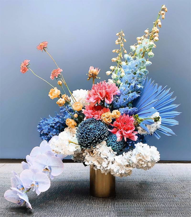 How to Make the Perfect Holiday Flower Arrangement, Without